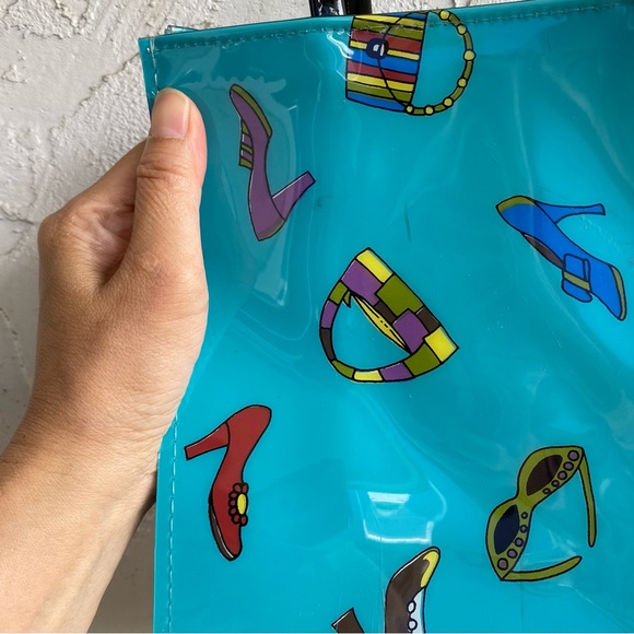 Bloomingdale's Mini Hand Bag With Accessories Design - Picture 7 of 7